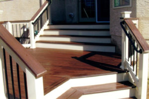 Trex cocktail cap with black tubular balusters located in Plumsteadville, PA.