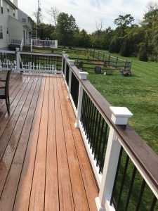 Trex Transcends deck project with two-tone cocktail railing in Dublin, PA