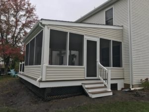 Quakertown Deck with screen room